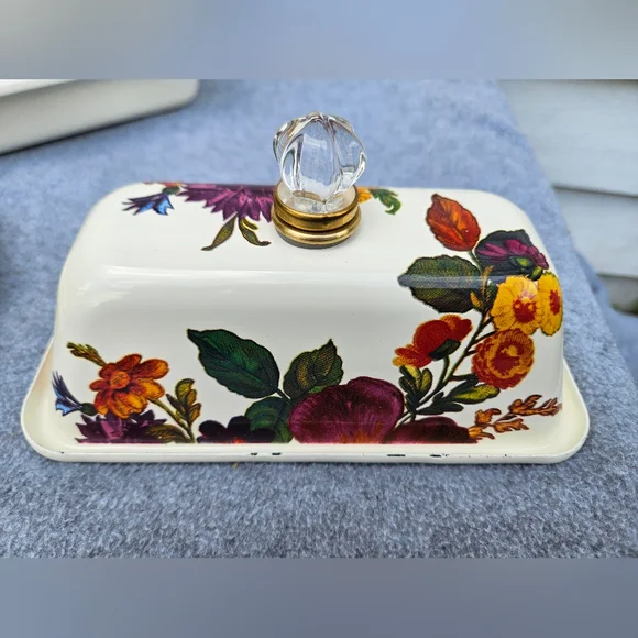 Mackenzie Childs Flower Market White Bread & Butter Hostess Set - Picture 7 of 12